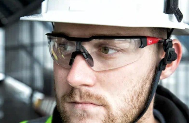 Milwaukee Fog Free Safety Glasses Clear On Model